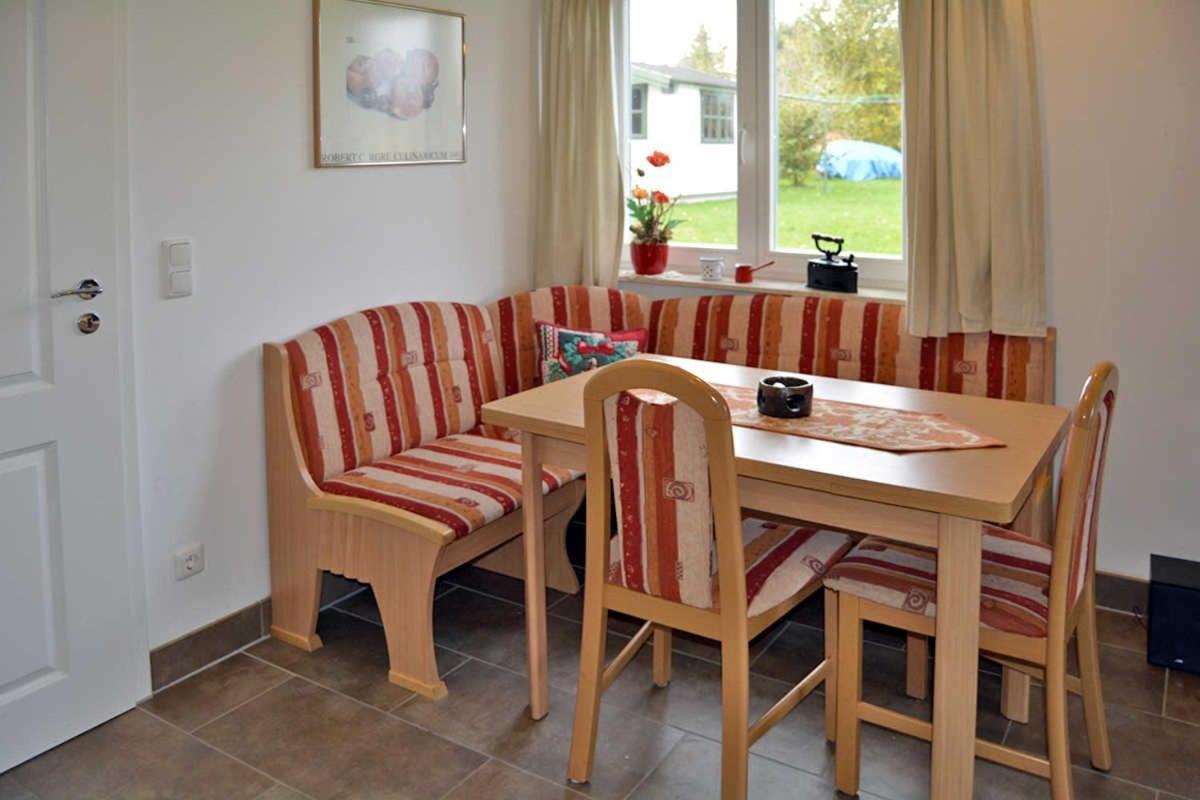 Reetdachhaus Im Fischerdorf 弗里斯特 外观 照片