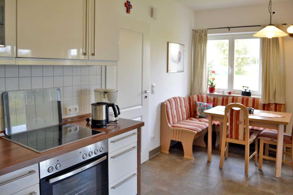 Reetdachhaus Im Fischerdorf 弗里斯特 外观 照片
